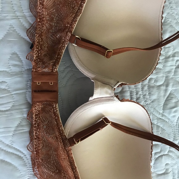 Bundle of 3 Beautiful Victoria Secret Push-Up Bras - Picture 5 of 6